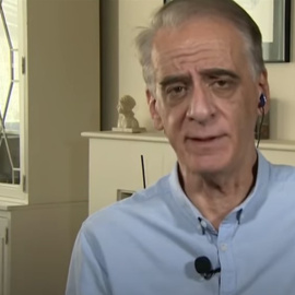 Captura de pantalla del periodista y escritor Ignacio Cembrer durante una entrevista para RTVE.