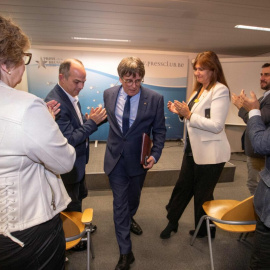Jordi Turull, Carles Puigdemont i Laura Borràs després d'una roda de premsa per explicar els detalls de l'acord d'investidura amb el PSOE, el 9/11/2023.- Europa Press.
