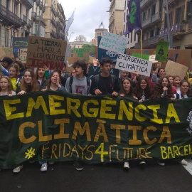 Capçalera de la manifestació de Fridays for Future a Barcelona per l'emergència climàtica en el marc de la segona vaga climàtica mundial. @PlataformaZeo
