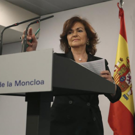 La vicepresidenta del Gobierno, Carmen Calvo, durante la rueda de prensa posterior al encuentro que han mantenido el presidente del Gobierno, Pedro Sánchez, y el de la Generalitat, Quim Torra. EFE