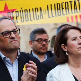 El president de la Generalitat, Quim Torra, y la presidenta de la ANC, Elisenda Paluzie, en una concentración a favor de la libertad de los políticos presos. EFE/Archivo