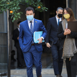 El vicepresident de la Generalitat amb funcions de president, Pere Aragonès, amb la consellera de Presidència, Meritxell Budó.