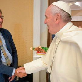 Paolo Ruffini y el papa Francisco.