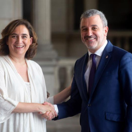 Ada Colau i Jaume Collboni, en la presentació de l'acord de govern de Barcelona. EFE / QUIQUE GARCÍA