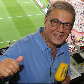 El periodista Joaquim Maria Puyal, en una retransmissió d'un partit del FC Barcelona. / CCMA.