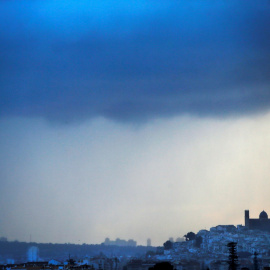 19/01/2020.- Cielo muy nuboso junto a la localidad de Altea en una jornada en la que la borrasca Gloria, que trae un temporal de lluvia, nieve, viento y olas, ha puesto en alerta roja a la Comunidad Valenciana y a las Islas Baleares. EFE Manuel Lorenzo