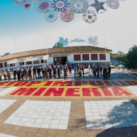 Protesta minera contra la balsa.