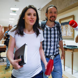 La portavoz de Podemos en el Congreso, Irene Montero, y el secretario general, Pablo Iglesias, en el Congreso / EFE.