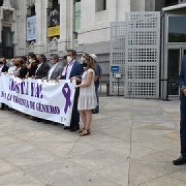 El PP normaliza las cesiones a Vox en materia de género y derechos LGTBI