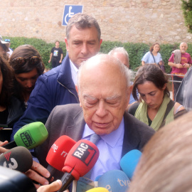 Jordi Pujol a la sortida del Tanatori de les Corts el 7 d'octubre del 2018.