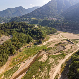 Una zona del pantà de la Baells (Berguedà) pràcticament sense aigua, en una imatge de fa uns mesos
