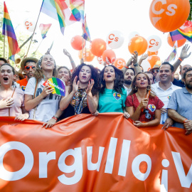 Miembros de Ciudadanos durante la manifestación del Orgullo./ EUROPA PRESS - RICARDO RUBIO