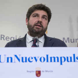 El presidente de la Comunidad de Murcia, Fernando López Miras, durante un momento de su comparecencia de este lunes.