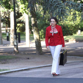 La ministra de Trabajo Magdalena Valerio, a su llegada al Palacio de la Moncloa para asistir a un Consejo de ministros. (EFE)