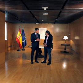 Pedro Sánchez y Pablo Iglesias durante la quinta reunión desde el 28-A / EFE