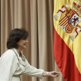 La vicepresidenta del Gobierno, Carmen Calvo, comparece en la Comisión de Igualdad del Congreso. (JAVIER LIZÓN | EFE)