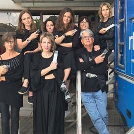 Trabajadoras de RTVE, vestidas de negro en apoyo a la protesta de los 'Viernes negros'. CONSEJO DE INFORMATIVOS DE RTVE
