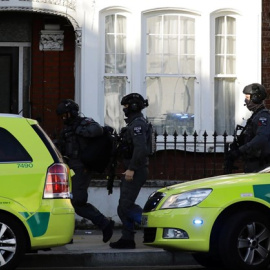 La Policía británica realiza labores de detención tras el atentado de Parson's Green en Londres. REUTERS/Archivo.