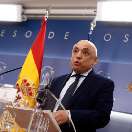 15/12/2020.- El portavoz adjunto del Partido Socialista en la Junta de Portavoces, Rafael Simancas, tras asistir a la reunión de la Junta de Portavoces, este martes, en el Congreso de los Diputados. EFE/Mariscal