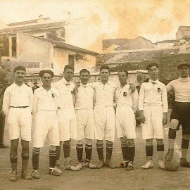 La futbolista Anita Carmona Veleta posa con el Vélez CF.