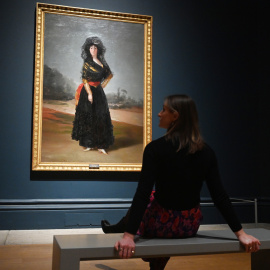 El retrato de la duquesa de Alba de Francisco de Goya, en la exposición 'Spain and the Hispanic World', en la Royal Academy of Art de Londres. EFE/EPA/NEIL HALL