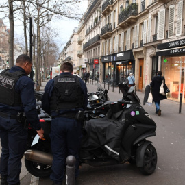 La Policía francesa, antes de la multitudinaria manifestación contra la reforma de las pensiones.