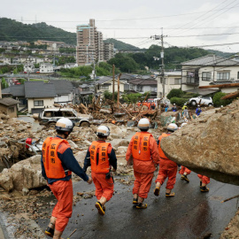 Miembros de los equipos de rescate en Hiroshima, Japón- EFE