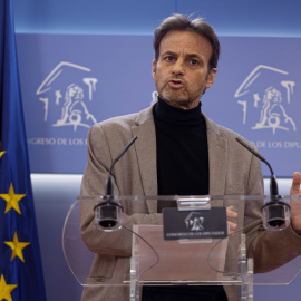 17/01/2023.- El diputado de Podemos Jaume Asens durante la rueda de prensa ofrecida este martes en el Congreso. EFE/Mariscal