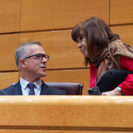 Imagen de archivo del presidente del Senado, Ander Gil, junto a la vicepresidenta primera, Cristina Narbona, durante una sesión en diciembre de 2022.
