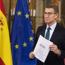 El presidente del Partido Popular, Alberto Núñez Feijóo, muestra su 'Plan de Calidad Institucional' de 60 medidas, entre ellas que gobierne la lista más votada en las elecciones municipales y que ha presentado en el Oratorio de San Felipe Neri de Cád