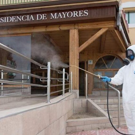 Desinfección de una residencia de mayores EFE