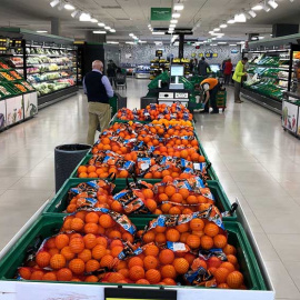 Los establecimientos no pueden subir los precios de los alimentos afectados por la bajada del IVA