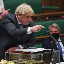 primer ministro británico Boris Johnson durante las preguntas del primer ministro (PMQ) en la Cámara de los Comunes en Londres, Reino Unido, el 28 de abril de 2021.
