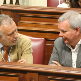 Ángel Víctor Torres y Chano Franquis en un acto solemne de apertura de la X Legilsatura. / EUROPA PRESS