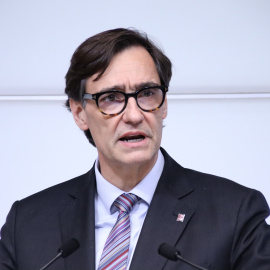 El líder del PSC, Salvador Illa, durant una roda de premsa al Parlament