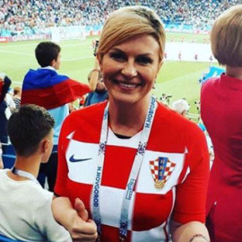 Kolinda Grabar-Kitarović, actual presidenta croata y apasionada hincha de su selección. / @ale_padin