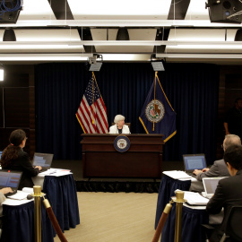 La presidenta de la Reserva Federal (Fe), Janet Yellen, durante la rueda de prensa tras la reunión de dos días del Comité de Mercado Abierto del banco central estadounidense, en Washington. REUTERS/Joshua Roberts