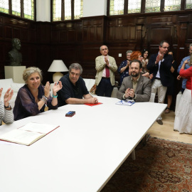 Manuela Carmena en la firma del acuerdo sobre la clasificación y ordenación del personal laboral del Ayuntamiento de Madrid y sus organismos autonómicos. DIARIO DE MADRID