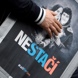 Protesta en Bratislava tras el asesinato del periodista Jan Kuciak y su pareja. / REUTERS