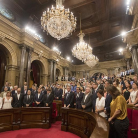 Minuto de silencio en el Parlament catalán.EFE/Marta Pérez