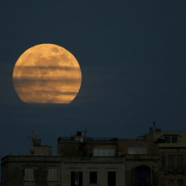 Superluna en Pieta (Malta)./ REUTERS
