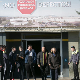 Cambio de turno de trabajo en la factoría de Opel en Figueruelas. EFE/Javier Cebollada