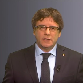 El president cessat de la Generalitat, Carles Puigdemont, en el vídeo que ha difós aquest dimarts a les xarxes socials.