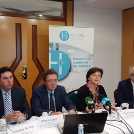 Representantes de AHOSGAL en la presentación del informe 'Diagnóstico de la Sanidad en Galicia 2017'
