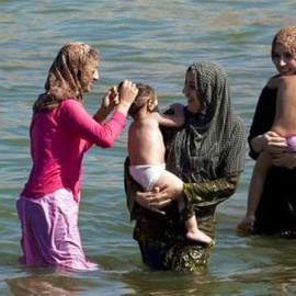 Mujeres con burkini en una playa francesa, | ARCHIVO (EFE)