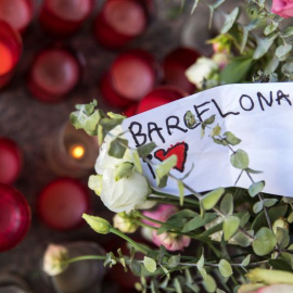 Muestra de duelo en la Rambla .Juan Medina / Reuters