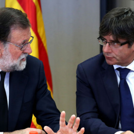 El presidente del Gobierno, Mariano Rajoy, y el presidente de la Generalitat de Cataluña, Carles Puigdemont / EFE