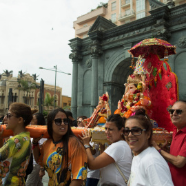 Devotos de Ganesh, este domingo en Ceuta. REUTERS/Jesus Moron
