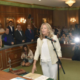 La exalcaldesa de Marbella Ángeles Muñoz (PP), vuelve a jurar su cargo. - EFE