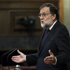 El presidente del Gobierno, Mariano Rajoy, durante su comparecencia el pleno extraordinario del Congreso de los Diputados para dar explicaciones de su declaración ante el tribunal del juicio del caso Gürtel. | EMILIO NARANJO (EFE)